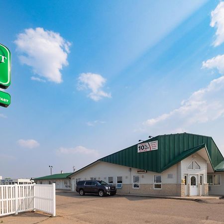 Perfect Inns & Suites Weyburn Экстерьер фото