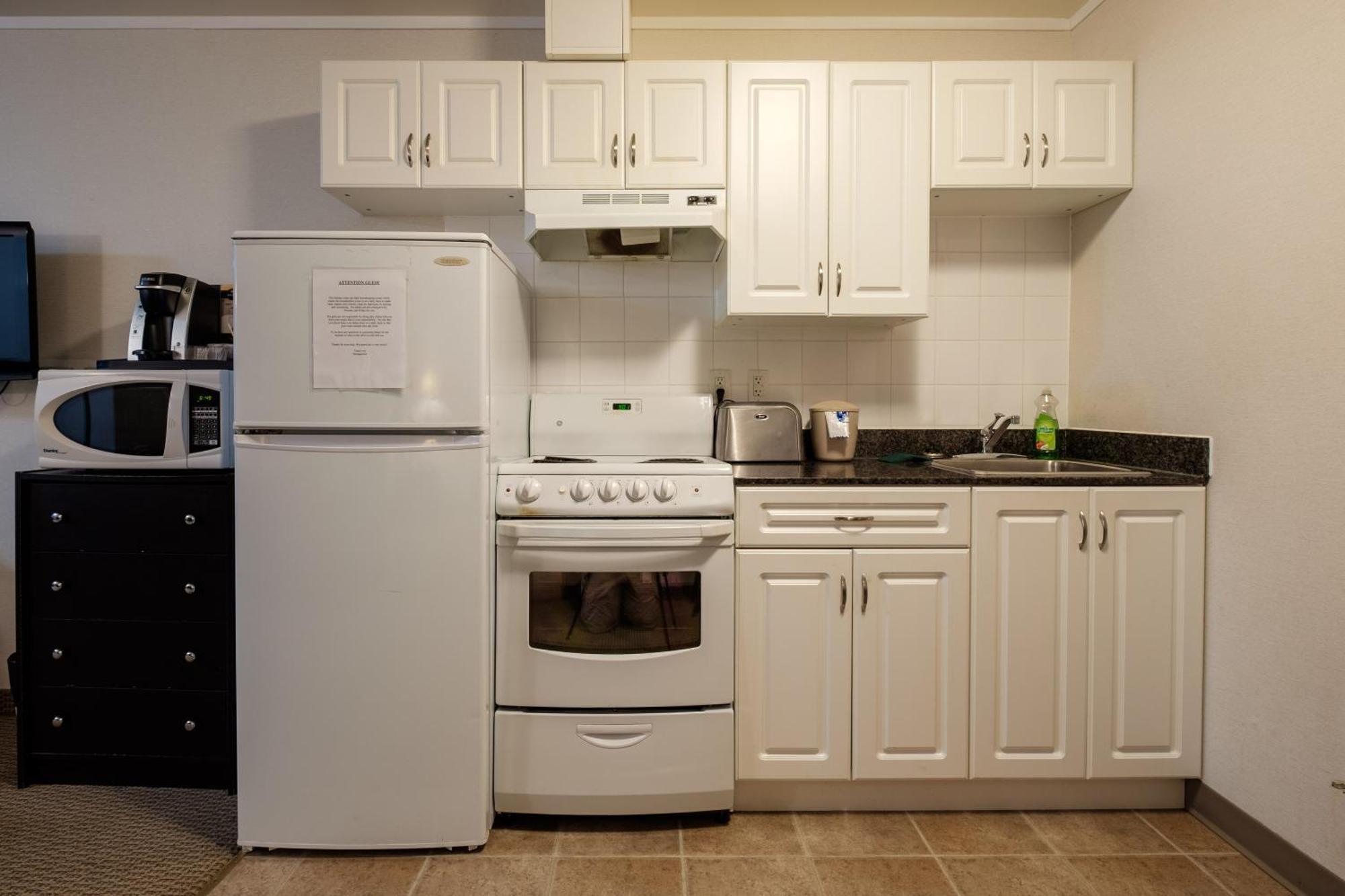 Perfect Inns & Suites Weyburn Экстерьер фото