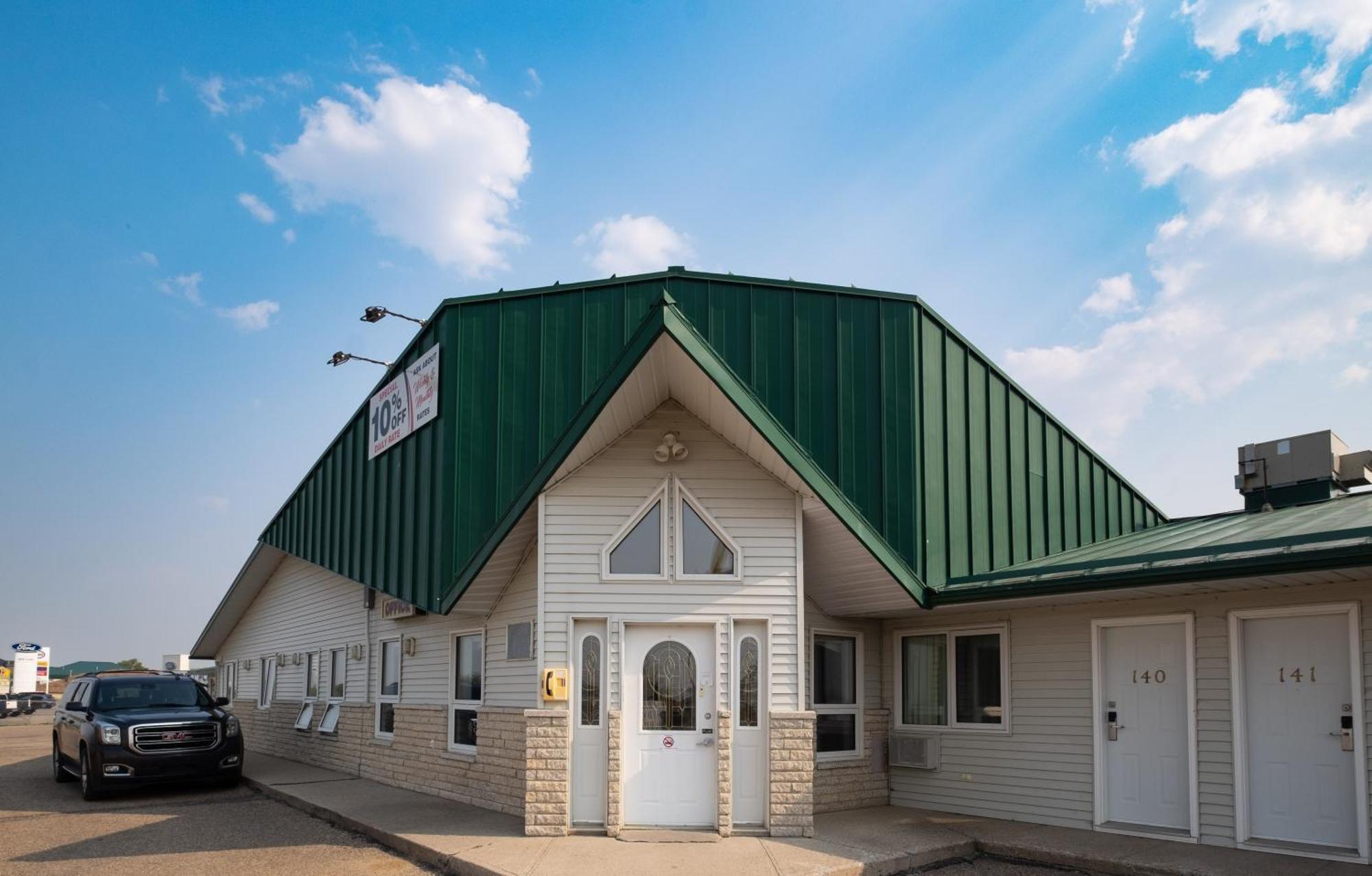Perfect Inns & Suites Weyburn Экстерьер фото