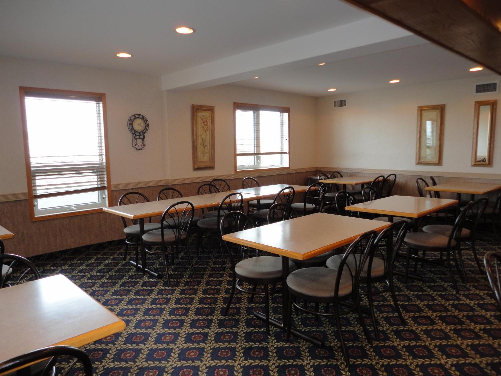 Perfect Inns & Suites Weyburn Экстерьер фото