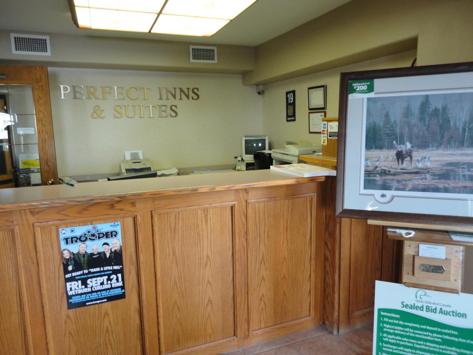 Perfect Inns & Suites Weyburn Экстерьер фото