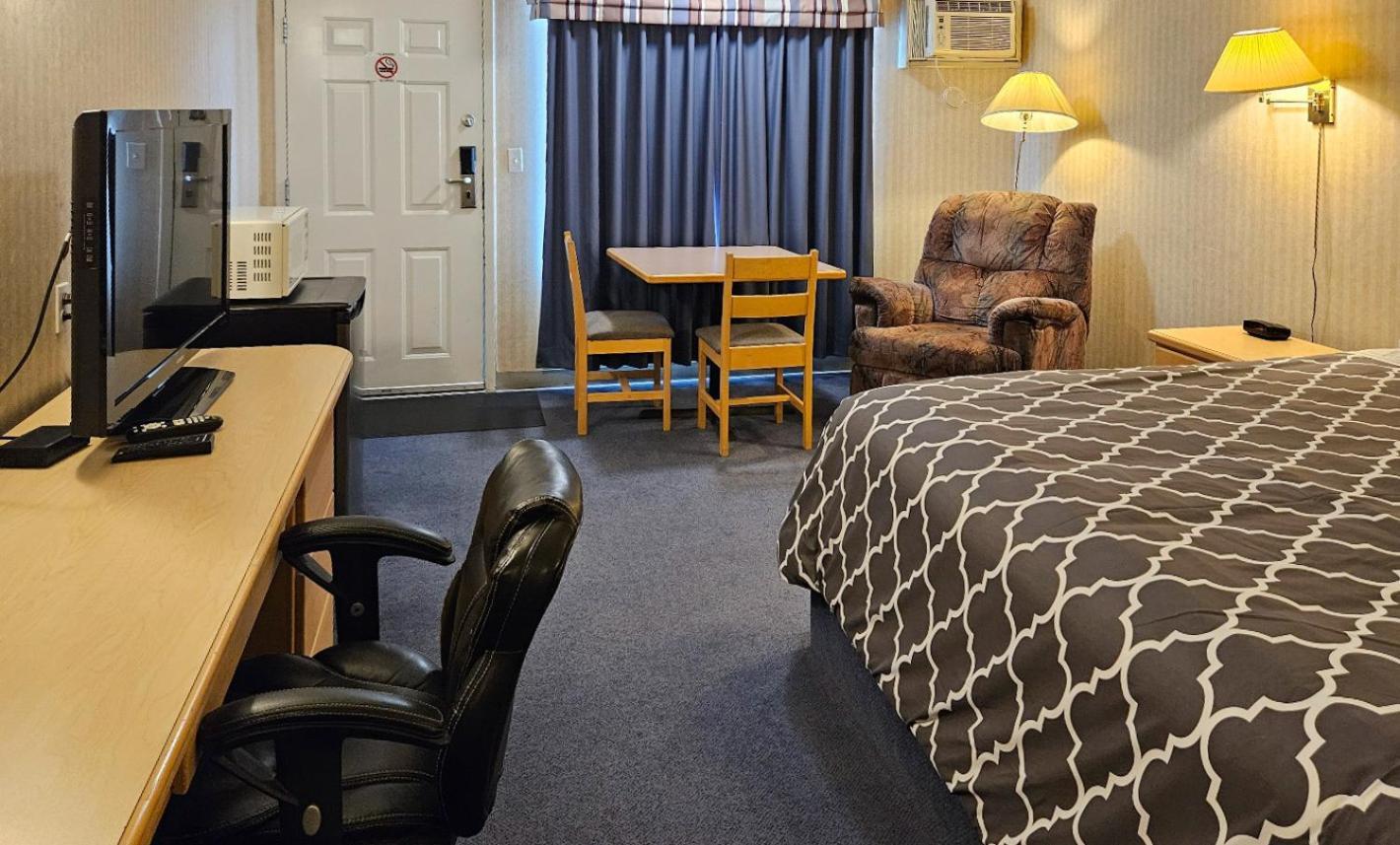 Perfect Inns & Suites Weyburn Экстерьер фото